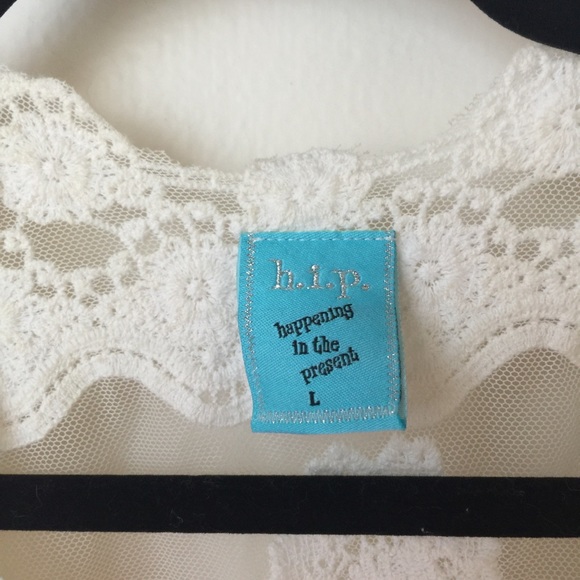 Lace vest - Picture 3 of 4